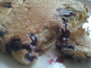 OMG, delicious oats pancake with blueberries, doubled superfoods power! 